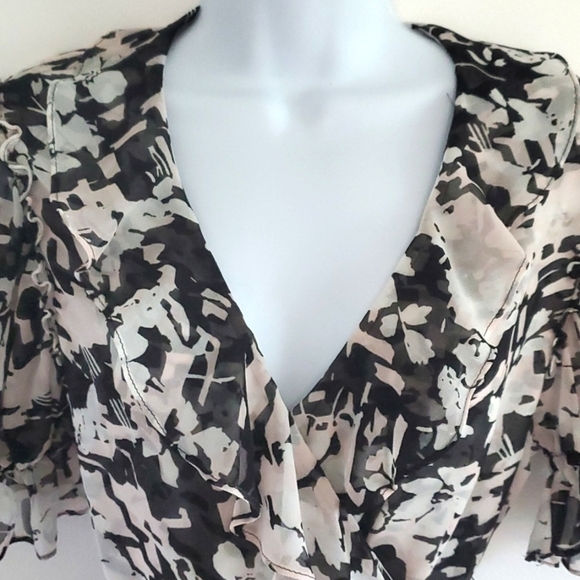 NWT MISA Los Angeles Floral Everly Wrap dress size medium - Picture 7 of 9